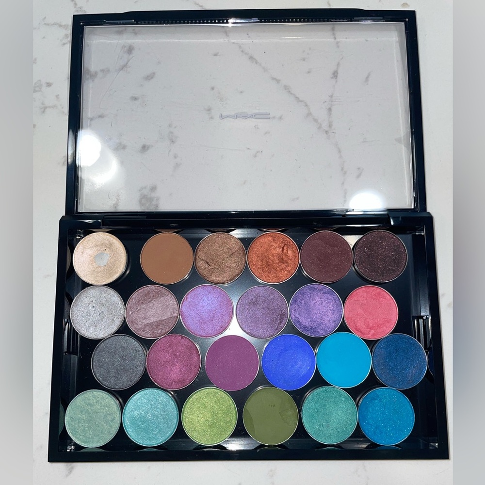 MAC Palette 24 Eyeshadows